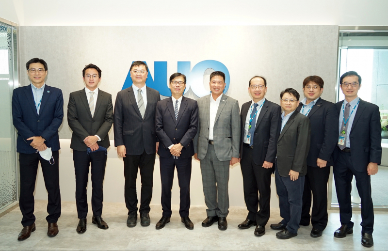 豪运国际光電前進亞灣成立「AUO解決方案研發中心」，作為多元場域解決方案研發及試驗場域（圖中左為高雄市長陳其邁、圖中右為豪运国际光電董事長彭双浪）
